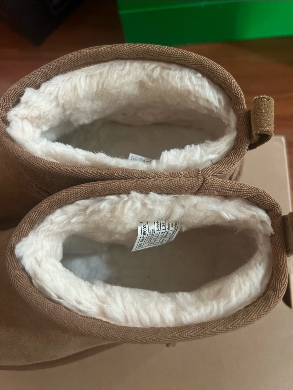 ugg - Picture 4 of 8